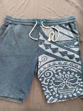 Maui and Sons Tribal Print Sweat Shorts XXL Blue Drawstring Raw Hem